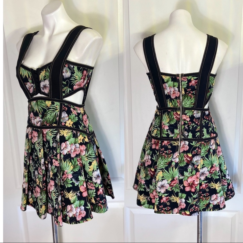 Gianni Bini mini dress
GREAT DEALS CHECK OUT MY CLOSET